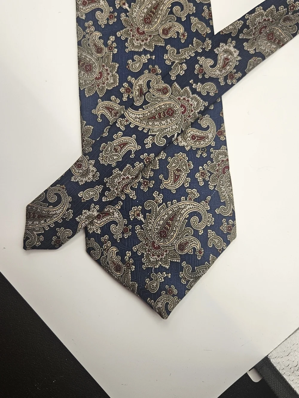 Classic Paisley Silk Tie Navy with Beige & Burgundy Accents Poleyster Mens #4089